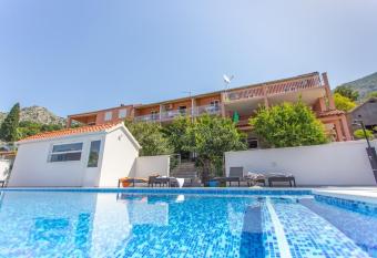 Apartmani Ana has Balcony rooms