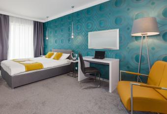 Apartamenty Homely Place 8 - Parking allows 18 year olds to book a room