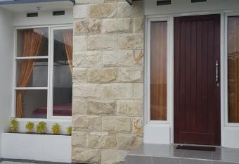 Ken s Villa 8 has Balcony rooms