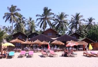 Anantra Sea View Resort has Balcony rooms