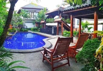 Jos & Hanny Homestay has Balcony rooms