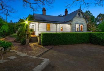 Plynlimmon-1860 Heritage Cottage & Private Room 50m from Heritage Cottage has Balcony rooms