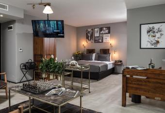 Hotel Cinnah allows 18 year olds to book a room