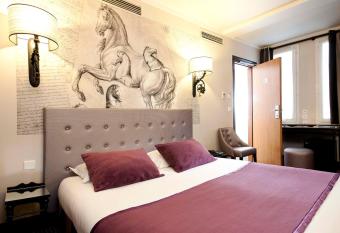 H  tel des Ducs D Anjou has Balcony rooms