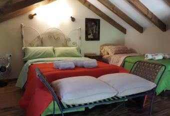 Quinta Santana has Balcony rooms