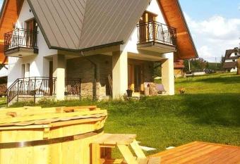 B  dzie Fajnie allows 18 year olds to book a room