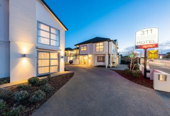 311 Motel Riccarton has Balcony rooms