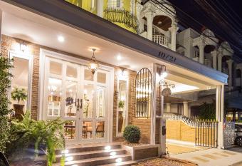 The Lek Aree allows 18 year olds to book a room