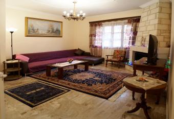 Melandrinos Apartment has Balcony rooms