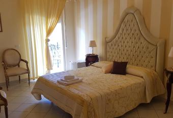 B&B TORRE DEI SARACENI has Balcony rooms