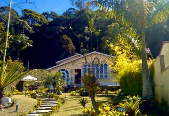 Pousada Valparaiso allows 18 year olds to book a room