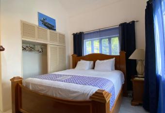 All Nations Guest House has Balcony rooms