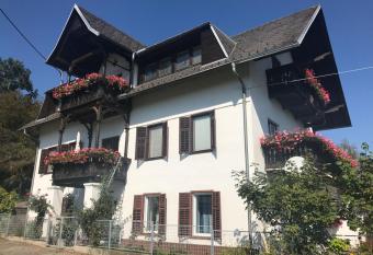 Villa Nusswald allows 18 year olds to book a room