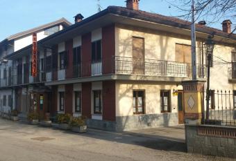 Ristorante Buasca has Balcony rooms