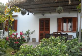 Casa dell Oleandro allows 18 year olds to book a room