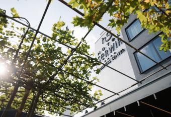 Serwir Hotel allows 18 year olds to book a room