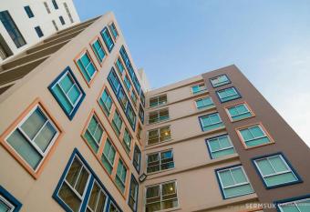 Right Place Sathorn has Balcony rooms