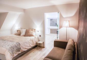 Sable d O allows 18 year olds to book a room