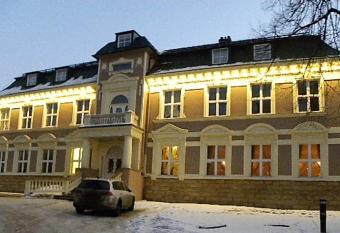 Pa  ac D  browa allows 18 year olds to book a room