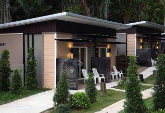 BaanPhong Lanta allows 18 year olds to book a room