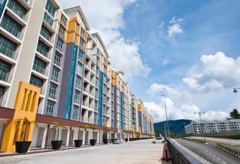 DreamScape Apartment @ Golden Hill has Balcony rooms