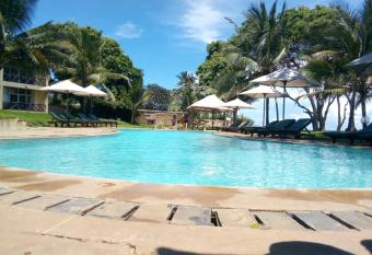 Coral Beach Resort has Smoking/Balcony rooms