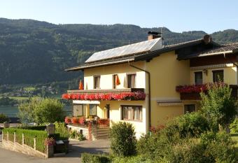 G  stehaus Luise allows 18 year olds to book a room