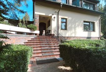 Guest House Villa Arkadia allows 18 year olds to book a room