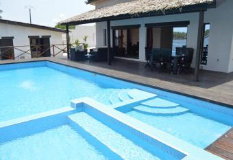 Villa Assinie Bord de Lagune has Balcony rooms