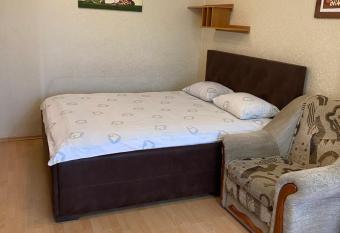 Studio on Vandy Vasylevskoi 8 allows 18 year olds to book a room