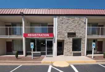 Red Roof Inn Dumfries     Quantico has Balcony rooms