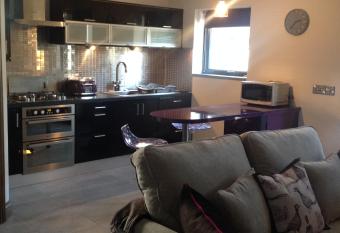 Pen Coed Cwtch Apartment has Balcony rooms