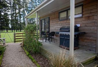 Aratahi Cottages has Balcony rooms