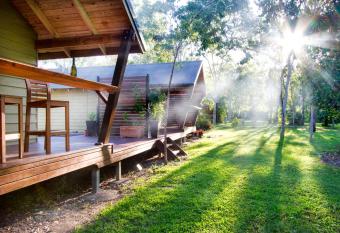 Airlie Beach Eco Cabins - Adults Only allows 18 year olds to book a room