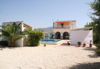 Pension - B&B Casa Alegria allows 18 year olds to book a room