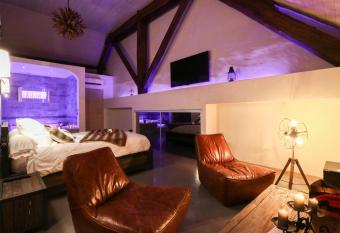 Abri Cosy has rooms with a private hot tub