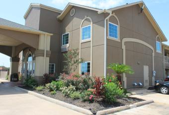 Quality Inn and Suites Port Arthur - Nederland has Smoking rooms