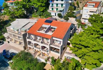 Villa Petra has Balcony rooms