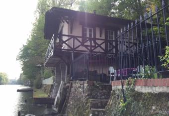 Chez Anne & Fred allows 18 year olds to book a room