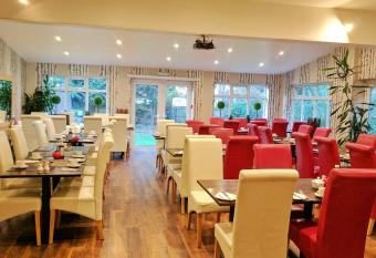 Avis Hotel allows 18 year olds to book a room