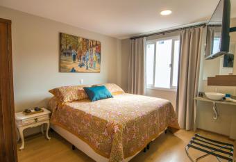 Hospedaria Conceitual allows 18 year olds to book a room