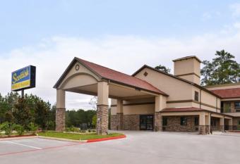 Scottish Inn & Suites - Conroe allows 18 year olds to book a room