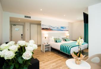 Hotel Censal allows 18 year olds to book a room