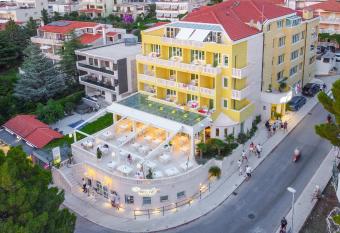 Hotel Villa Bacchus has Balcony rooms