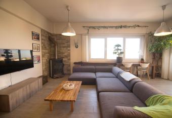 Vas  Penthouse has Balcony rooms