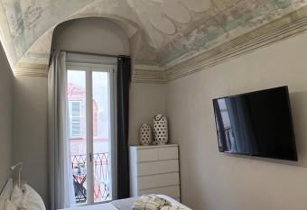 Arco Antico allows 18 year olds to book a room