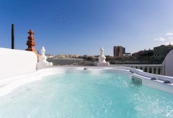 Palacio de Daoiz lofts allows 18 year olds to book a room