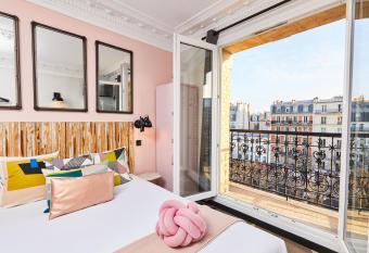 Madrigal has Balcony rooms