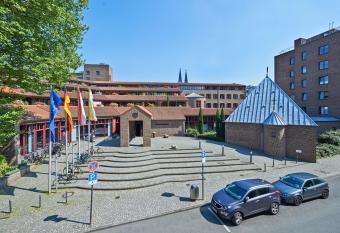 Maternushaus allows 18 year olds to book a room