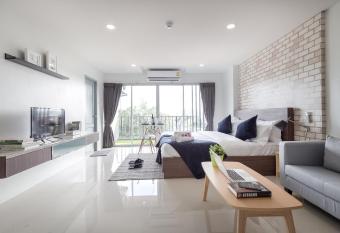 Q Space Residence has Balcony rooms